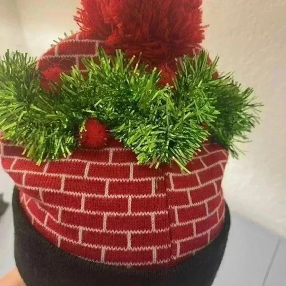 Adult Unisex Knitted Christmas Benie Hat with Pom Pom Cuffed Skull Cap - Picture 3 of 6